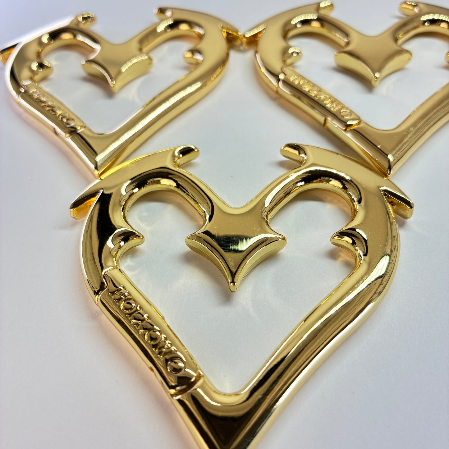 HEARTBREAKER CARABINER