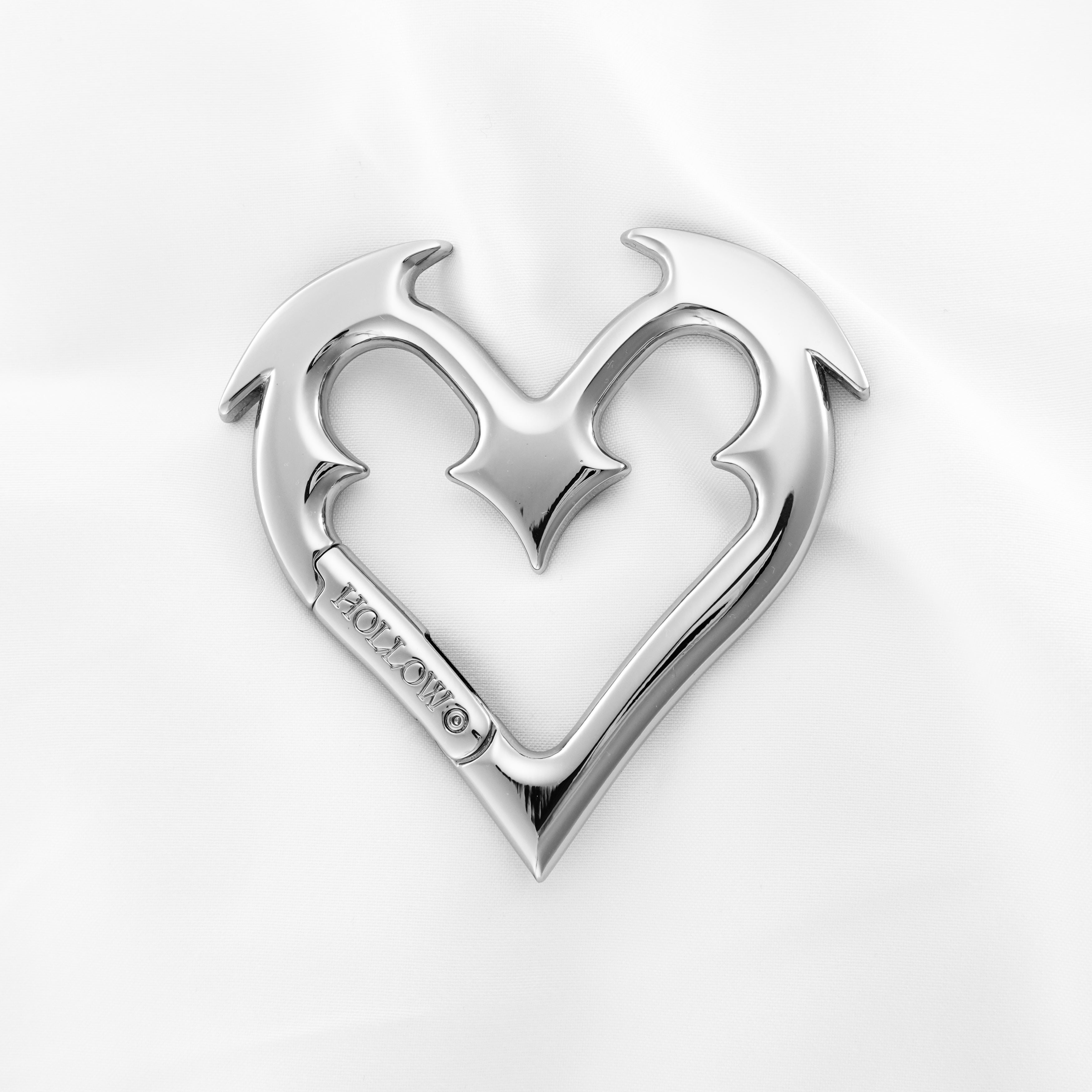 HEARTBREAKER CARABINER